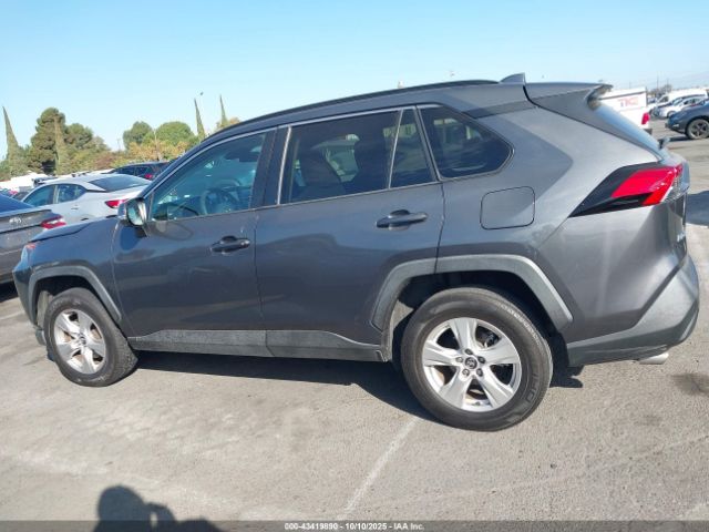 Toyota RAV4 Xle Image 11