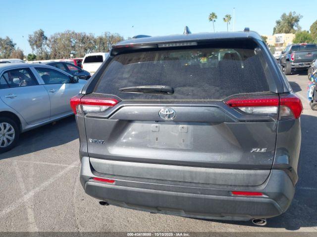 Toyota RAV4 Xle Image 13